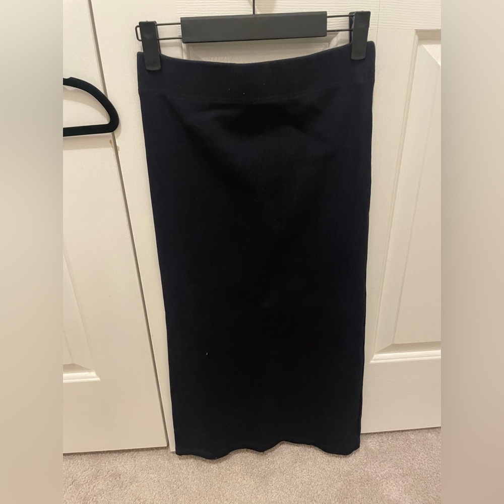 Saint + Sofia Ninette pencil skirt in Navy. Size 4. Never worn, but no tag.